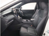 運転席助手席はゆとりがあります★ 足元も大変広々しております。
