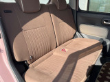 後部座席も気になるようなキズ・汚れやへたり等、大きなダメージはなく、良好な状態です。