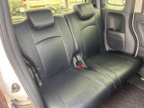 後部座席も気になるようなキズ・汚れやへたり等、大きなダメージはなく、良好な状態です。
