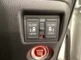 リアドアは乗り降りに便利な両側電動スライドドアです。また運転席に座っていながらスイッチ操作で自在にスライドドアを開け閉めできます。