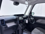 ダイハツのお店では、ダイハツ車を知り尽くしたプロフェッショナルが、専用の診断機器を使って各システムを点検しております。