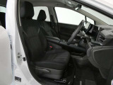 運転席はほどよくホールド感のある形状をしておりますので、運転がしやすいです。
