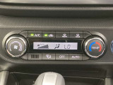 オートエアコンは温度を設定するだけで、自動で風量などを設定してくれます。運転しながら操作も必要ないので、安全性も向上します。