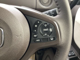 Hondaセンシングの機能のひとつ、アダプティブクルーズコントロール付!アクセルから足を離しても設定したスピードと前車との車間を保ち走行してくれます!車線維持もアシスト☆高速道路で疲労軽減ですね☆