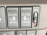 【両側パワースライドドア】スマートキーや運転席のスイッチで後席両側スライドドアの開閉が可能♪電動だから力を入れてドアを開ける必要が無く、小さなお子様でも簡単に開け閉めでき快適です♪
