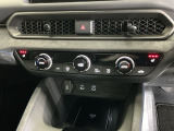 運転席/助手席シートヒーターで寒い日もすぐに温かくなり快適に過ごせます。3段階の温度調整が可能です