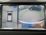 空から見下ろすような視点で、スムーズな駐車と安全確認をサポートする「アラウンドビューモニター」付です。