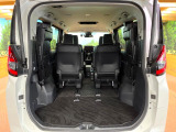後席を格納すると、これだけの広さが!シーンに合わせたシートアレンジで、大きな荷物も積むことが出来ます♪