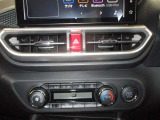 一年中快適オートエアコン装備しています♪窓の曇り取りや車内の空気循環などにも有効です!