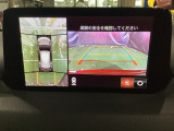 狭い場所での駐車やすれ違いなどでより的確な運転操作に役立つ360&deg;ビューモニターが装備されています。
