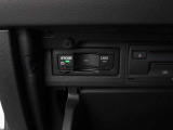 ドイツ車らしく高速走行も安定し、シートも少し硬めのつくりなので、長時間乗っても疲れにくくなっております。