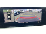 狭い場所での駐車やすれ違いなどでより的確な運転操作に役立つ360&deg;ビューモニターが装備されています。