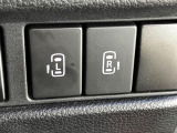 ★【両側電動スライドドア】 駐車場で隣の車が近い時、狭くて乗りにくい時ありますね、でもスライドドアなら開けた時に幅を取らず、とっても乗り降りが簡単です。大きな荷物の出し入れも後席から可能♪