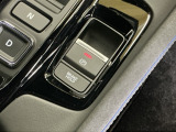 パーキングブレーキはスマートな電子制御式と合わせて渋滞時等にブレーキペダルから足を離しても停車状態を保持してくれるオートブレーキホールド機能で運転が楽になります。スタートはアクセルペダルを踏むだけ