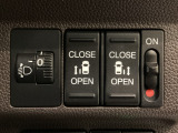 【両側パワースライドドア】両側がパワースライドドアになっており、運転席のスイッチやスマートキーでも開閉が可能です!開口部も広いので乗り降りも楽々♪