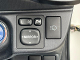 【電動格納ミラー】サイドミラーは電動格納式となっており、狭い駐車場でもキズがつくリスクを抑えられます。
