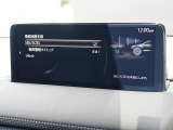 こちらのお車には先進安全装備が多数搭載されています。衝突被害を回避あるいは軽減するためのブレーキや、後方死角からの接近警報、車線逸脱を防止する警報装置など、詳しくはスタッフまでお尋ねください。