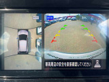 上空から見下ろしているかのように駐車できるアラウンドビューモニター