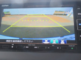 【リアカメラ】リバースに入れるだけで後方の映像が映ります。安全確認や、狭い駐車場での車庫入れ、雨の日や夜間など視界の悪い時に便利です。安全にバックする為には欠かせない装備です。