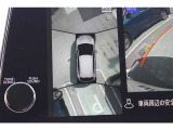 空から見たような映像で駐車ができるアラウンドビューモニター。ひと目でわかるセンサーに前後の衝突被害軽減ブレーキ付き。
