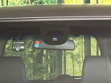 【シティブレーキアクティブシステム】低速走行中に前方の車両等を認識し、衝突しそうな時は警報とブレーキで衝突回避と被害軽減をアシスト。より安全にドライブをお楽しみいただけます。