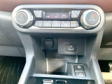 [オートエアコン]設定温度に合わせて自動で快適な室内温度を保ちます。室内が快適だとドライブも楽しくなりますね。