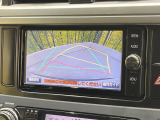【バックカメラ】駐車時に後方がリアルタイム映像で確認できます。大型商業施設や立体駐車場での駐車時や、夜間のバック時に大活躍!運転スキルに関わらず、今や必須となった装備のひとつです!