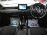 運転にかかわる様々な操作を安全に行えるように視点移動が少なく、操作性に配慮されたスイッチ類が凝縮されたコクピットです。