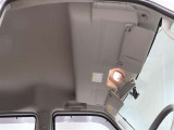 日差しをしっかり遮り、快適な運転をサポートします。