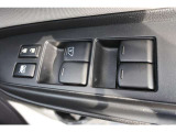 全席にはパワーウィンドウが装備されています!