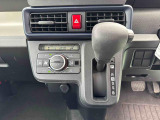 痛みの出やすい運転席シートの角、フロアマット、座面、ともに良好です