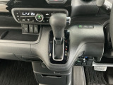 オートマチックシフトレバーは、手になじみ操作しやすい形状で安全運転にもつながります♪