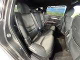 後部座席も気になるようなキズ・汚れやへたり等、大きなダメージはなく、良好な状態です。