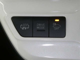 ネッツトヨタ静浜は&rdquo;キレイ&rdquo;にこだわっています。特設サービス工場で、新しく生まれ変わった車!内装・外装の徹底的な掃除、シートを外してニオイの元まで消臭・除菌、見えにくいエンジンルーム内もキレイ!