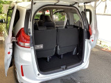 リアシートを倒さなくても、ラゲッジスペースは十分あります。