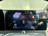 メーター内のカラーディスプレイには運転をサポートするさまざまな情報を表示します☆