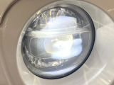 ●LEDヘッドライト:夜間走行時も良好な視界を確保し安心して運転できる高輝度LEDヘッドライトを装備!点灯速度が早く、消費電力も抑えられています。