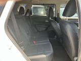 ◆後部座席◆後席も大人の方でもゆったり乗れるスペースを確保。足元も深くシートのクッションも柔らかくロングドライブの疲労を軽減してくれます。