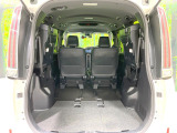 普段のお買い物や通勤、送迎等に十分な荷室スペースを確保しております。セカンドシートを倒すと、大きな荷物の積載も可能です♪