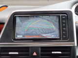 バックガイドモニターで、後方を確認しながら安心して駐車することができます。運転初心者も熟練者も必須の機能ですよ!