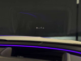 ヘッドアップディスプレイ付きで、目線を変えることなく走行速度やナビ案内を見ることが可能です。