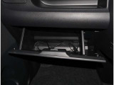 最近のミニバンでは、当たり前の両側スライドドア。チャイルドシートを2つ付けるときなどは、やっぱり両側にドアがあると便利なんですよね。