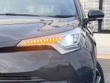【LEDヘッドライト】悪天候や夜間走行時も良好な視界を確保し安心して運転できる高輝度LEDヘッドライトを装備!点灯速度が早く、消費電力も抑えられています。