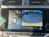 アラウンドビューモニターは4個のカメラを合成してまるで上から撮影した様な駐車場のどの位置にいるかとてもわかり易い機能です