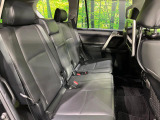 後部座席も気になるようなキズ・汚れやへたり等、大きなダメージはなく、良好な状態です。
