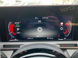 メーター内センターディスプレイには車の様々な設定や情報が表示されます。