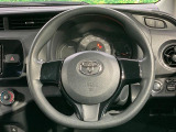 インテリアに合わせたデザインのステアリングは、運転される方のことも考え、運転しやすい形状、大きさです。是非一度、実際に触ってお確かめください。