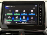 日産純正メモリーナビ。操作も簡単なタッチパネルです。