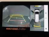 パノラミックビューモニター付きです。車両を上から見たような映像をディスプレイオーディオ画面に表示。運転席からの目視だけでは見にくい、車両周辺の状況をリアルタイムでしっかり確認できます。