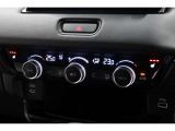 運転席と助手席の温度設定の変更が可能な左右独立タイプのデュアルエアコンです♪♪♪暑がりな人・寒がりな人も誰もが車内を快適にお過ごしいただけます♪♪♪